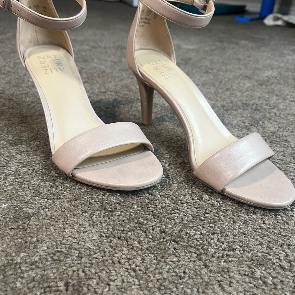 Women's Tan Heels